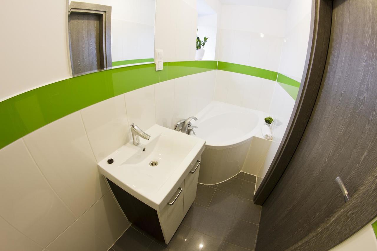 Park Apartament เชชูฟ ภายนอก รูปภาพ